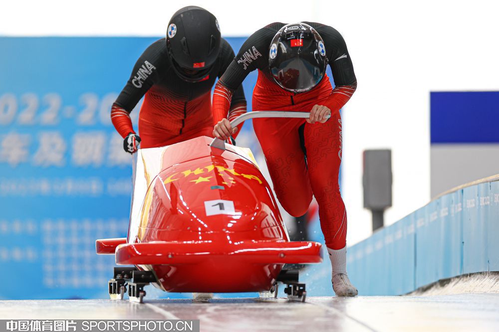 中職／兄弟推出年度歌曲 蕭秉治和王威晨、張志豪、岳東華合唱.